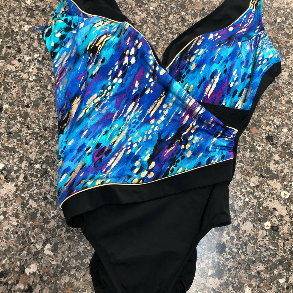 Sporty Blue and Black One Piece Swimsuit with Dynamic Design Slim Suit Panel